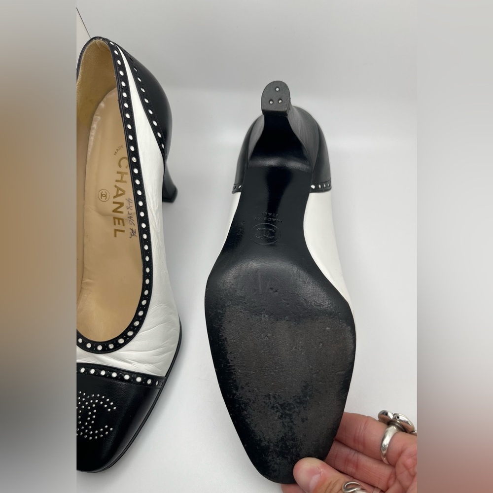 Vintage CHANEL Spectator Pumps / Heels Women’s 7.5 - Picture 9 of 14